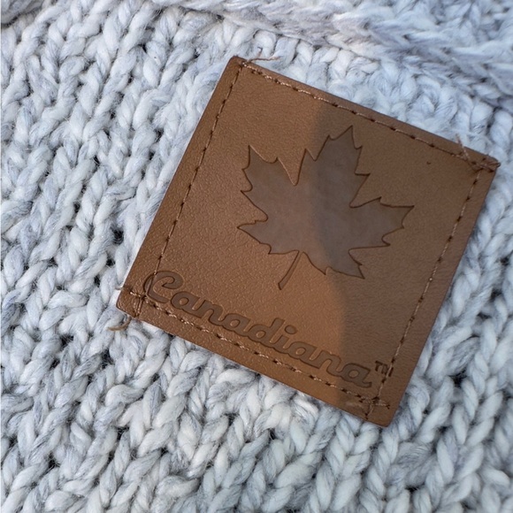 🌸3/$25🌸 Canadiana Kids Liht gray Cable Knit 3 Button Cardigan Sweater Size 4T - Picture 6 of 7